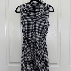 Banana republic Casual looking black /white sleeveless dress